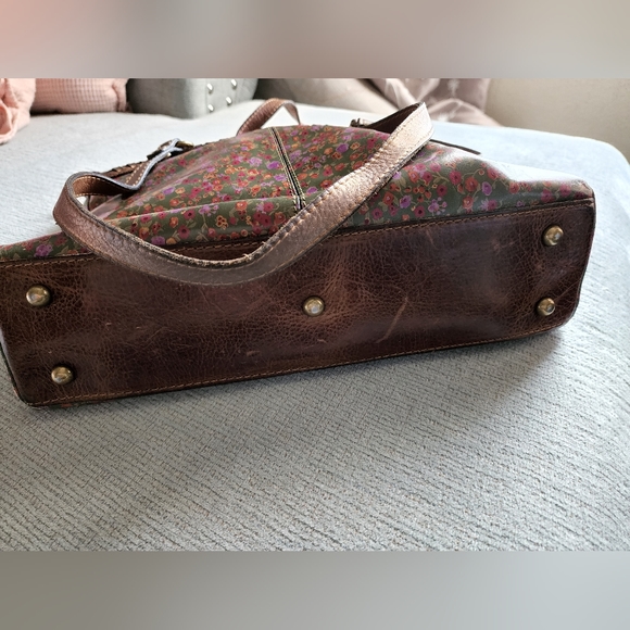 Patricia Nash gently used genuine leather shoulder bag with 2 straps - Picture 3 of 4